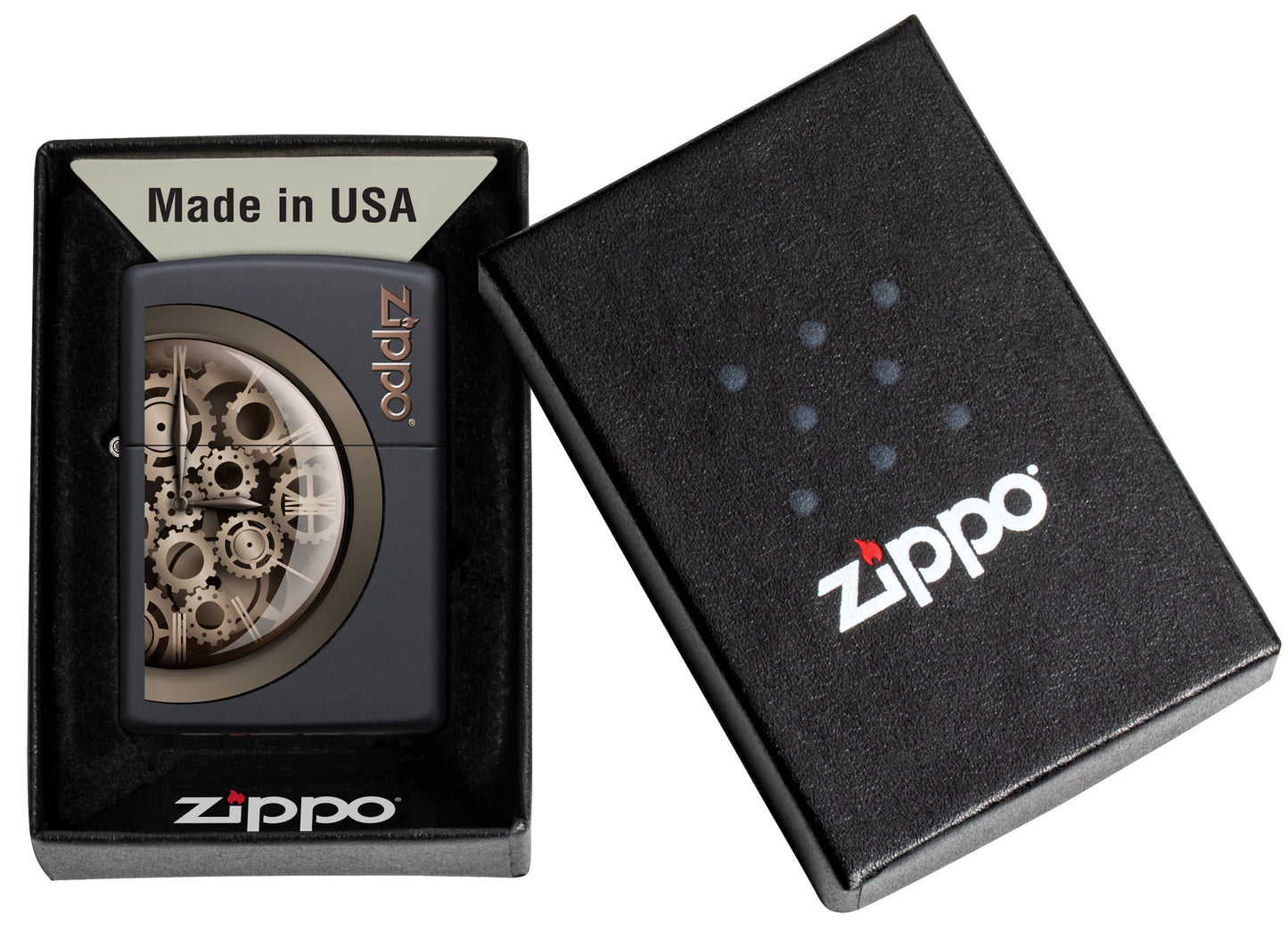 Briquet Zippo vue de face dans le coffret cadeau noir ouvert illustration en couleur qui montre un horloge a engrenages mobiles en métal