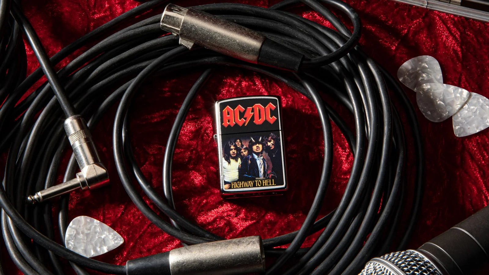 La collection de briquets AC/DC® authentiques de Zippo