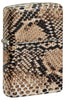 Vue 3/4 du briquet tempête Snake Skin Design avec une belle peau de serpent