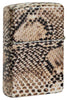 Vue 3/4 de l'arriere du briquet tempête Snake Skin Design avec une belle peau de serpent