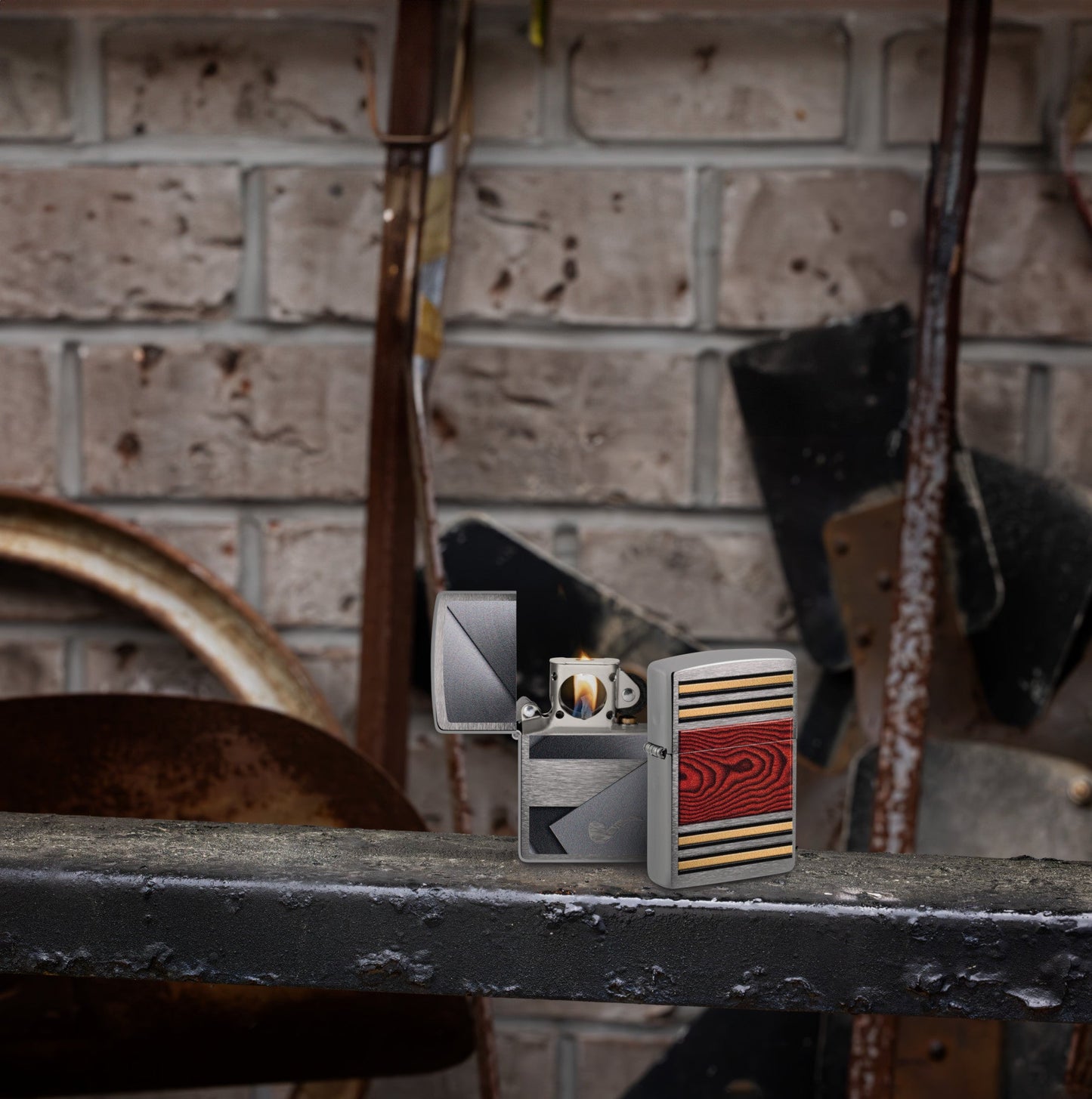 Briquet à pipe, motif métallique