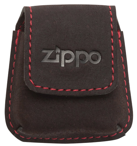 Vue de face pochette en cuir Zippo marron fermée avec logo Zippo