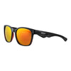 Vue de face 3/4 lunettes de soleil Zippo noires rectangulaires, verres orange