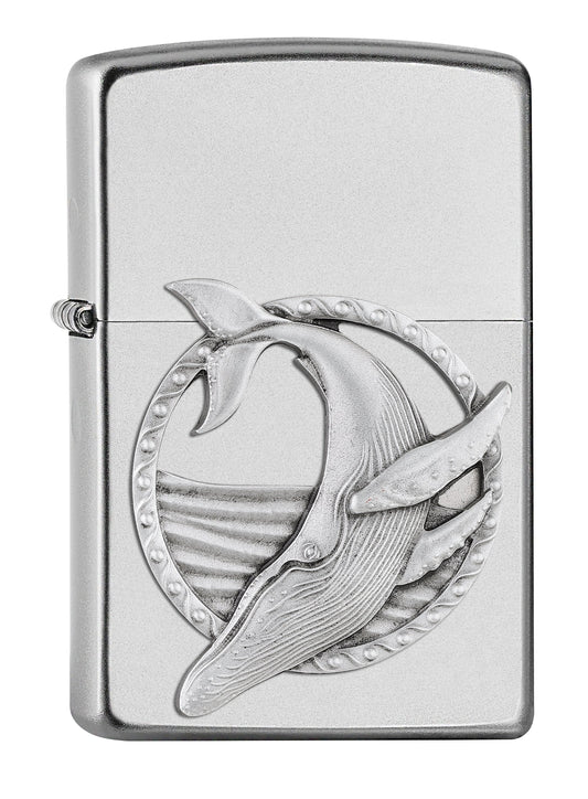 Vue de face 3/4 briquet Zippo chromé emblème baleine bleue