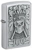 Vue de ¾ du briquet tempête Zippo Indian Skull Emblem 