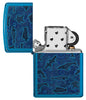 Briquet Zippo vue de face ouverte en bleu brillant avec illustration d'animaux marins dans le style de l'art aborigène