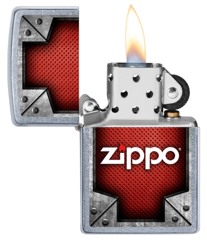 Vue de face du briquet tempête Zippo Metal Mesh Design ouvert, avec flamme
