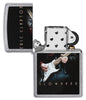 Briquet Zippo vue de face chromé ouvert avec image colorée d'Eric Clapton jouant de la guitare