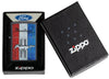 Briquet Zippo vue de face noir mat avec illustration en couleur du logo Ford Mustang dans un emballage cadeau Ford