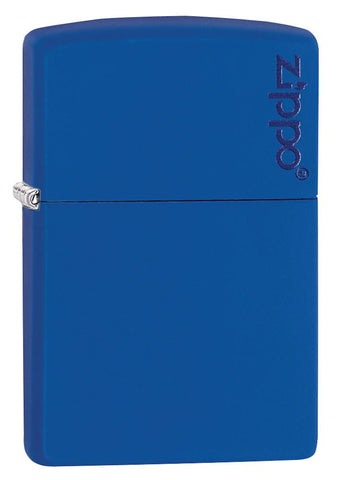 Vue de face 3/4 briquet Zippo bleu royal mat modèle de base avec logo Zippo