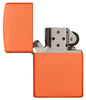 Vue de face briquet Zippo Orange Matt modèle de base, ouvert