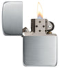 Briquet Zippo 1941 Replica en argent sterling Vue de face ouvert et allumé en optique argent satiné