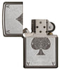 Vue de face briquet Zippo Black Ice avec carte as de pique gravé au laser, ouvert 