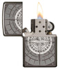Vue de face briquet Zippo Black Ice avec boussole, ouvert avec flamme 