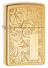 Vue de face 3/4 briquet Zippo High Polish Brass avec motif vénitien et plaque à graver