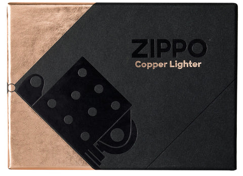 Briquet Zippo modèle de base en cuivre massif brossé et insert noir dans une boîte fermée