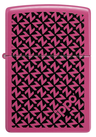 Briquet Zippo  vue de face et fait de métal en couleur rose et noir avec une illustration en couleur qui montre le logo Zippo est caché parmi les lettres Z