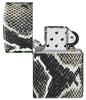 Briquet Zippo 540° vue de face ouvert en couleur blanc et noir et fait de métal, avec une illustration en couleur white matte qui montre l'imprimé classique en peau de serpent