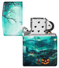 Briquet Zippo 540° vue de face ouvert  et fait de métal, avec une illustration en couleur qui montre une scène de cimetière brumeuse qui s'étend tout autour du briquet.