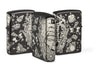 Briquet Zippo 360° vue de face, de l'arrière et de côté et fait de métal, avec une illustration en couleur qui montre une multitude de motifs nautiques  avec un voilier ainsi qu'une carte au trésor et des pièces d'or 