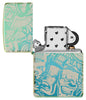 Briquet Zippo 360° vue de face ouvert  fait de métal, avec une illustration en couleur qui montre le style tatouage avec des squelettes de clowns des dés de chance ainsi que des roses