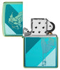 Briquet Zippo vue de face vert chatoyant ouvert et fait de métal, avec une illustration en couleur et gravure qui montre Windy, notre modèle publicitaire préféré