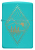 Briquet Flat Zippo  vue de face Turquoise et fait de métal, avec une illustration en couleur qui montre un motif bohémien outdoor gravé au laser.