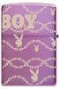 Briquet Zippo 360° vue de l'arrière en couleur violet et fait de métal, avec une illustration en couleur qui montre le logo emblématiques de Playboy Rabbit Head