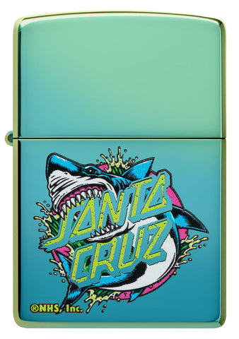 Briquet Zippo vue de face fait de métal, avec une illustration en couleur qui montre le design classique Shark Dot de Santa Cruz Skateboards.