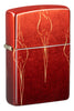 Briquet Zippo ¾ angle 540° vue de face couleur rouge brique et fait de métal, avec une illustration en couleur qui montre un motif subtil de flammes Zippo répétitives.