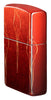 Briquet Zippo ¾ angle 540° vue de côté couleur rouge brique et fait de métal, avec une illustration en couleur qui montre un motif subtil de flammes Zippo répétitives.