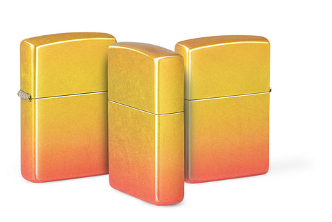 Briquet Zippo 540° de face, de l'arrière et de côté couleur jaune et orangé et fait de métal, avec une illustration en couleur qui montre les tons jaunes dorés se fondent dans les tons orange ardents pour créer un effet ombré luxueux.