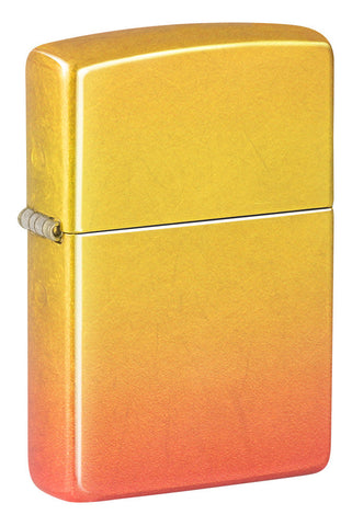 Briquet Zippo ¾ angle 540° vue de face et fait de métal, avec une illustration en couleur qui montre les tons jaunes dorés se fondent dans les tons orange ardents pour créer un effet ombré luxueux.
