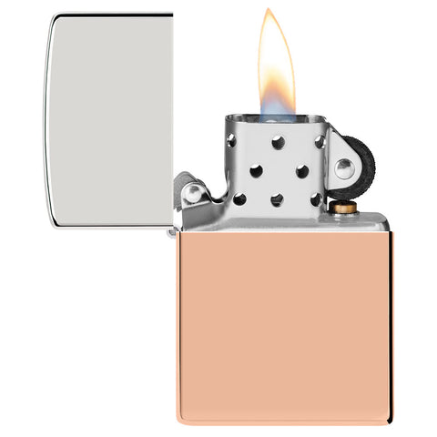 Vue de face du briquet tempête Zippo Bimetal Case Copper ouvert, avec flamme