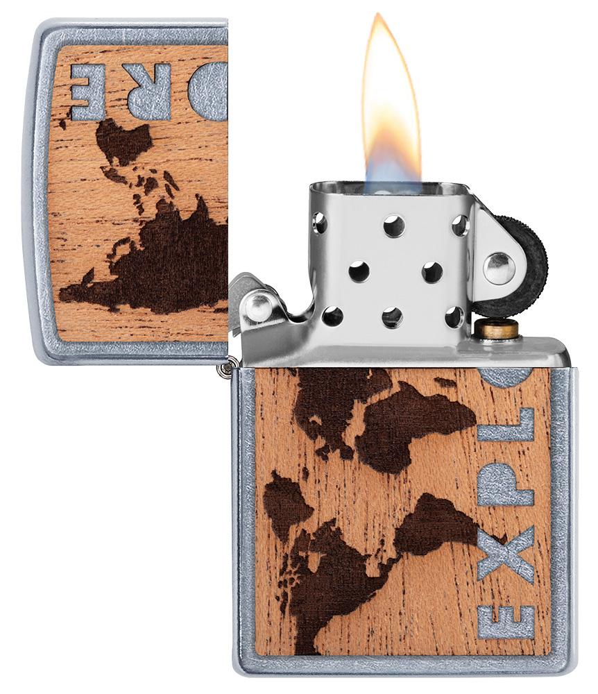 Briquet Zippo chromé Woodchuck Landscape, ouvert avec flamme