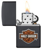 Zippo Feuerzeug Harley-Davidson® schwarz matt mit Texture Print Logo Online Only geöffnet mit Flamme