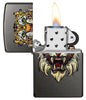  Briquet Zippo gris avec tête de tigre à dents de sabre, ouvert avec flamme