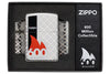 Briquet Zippo 600 Million vue de face en chrome poli avec gravure laser à 360° avec le nom du briquet entouré d'une flamme rouge et avec une barre noire sur le côté dans un emballage cadeau exclusif.