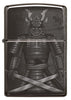 Vue de face briquet Zippo noir brillant avec samouraï et épées croisées