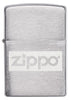 Vue de face briquet Zippo chromé avec logo Zippo