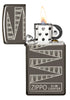Zippo Feuerzeug 65 Jahre Slim Black Ice Limitierte Edition 65th Anniversary mit graviertem Muster geöffnet mit Flamme