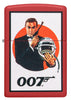 Briquet Zippo vue de face rouge mat avec James Bond 007™ en costume noir ainsi que pistolet et casque d'astronaute