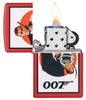 Briquet Zippo rouge mat avec James Bond 007™ dans un costume noir ainsi que pistolet et casque d'astronaute ouvert avec flamme