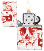 Briquet Zippo 540 degrés Design blanc mat avec empreintes de mains ensanglantées ouvert avec flamme