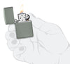 Briquet Zippo modèle de base doux Sage Gris ouvert avec flamme dans une main stylisée