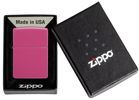 Briquet Zippo doux Pink Frequency modèle de base dans une boîte cadeau ouverte