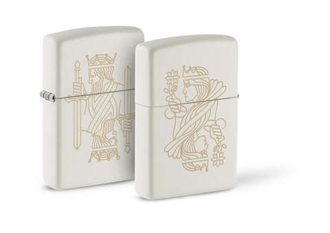 Briquet Zippo vue groupée blanc mat avec gravure laser sur deux faces d'un roi avec couronne et épée