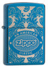 Briquet Zippo bleu vue de face trois quart angle entouré d’un motif en filigrane gravé au laser qui montre le logo de Zippo et de "an american classic".