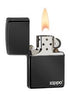 Briquet Zippo noir haute brillance avec logo Zippo, ouvert avec flamme
