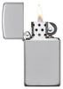 Briquet Zippo Slim chromé haute brillance, ouvert avec flamme